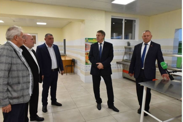 Губернатор Александр Богомаз посетил Дятьковскую городскую гимназию