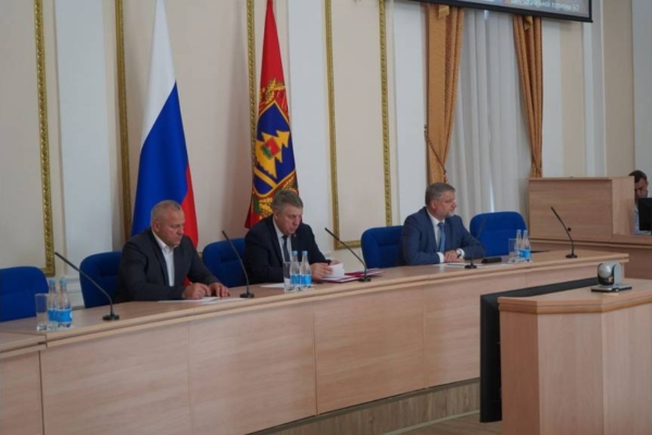 Брянский губернатор Богомаз призвал усилить работу с ожидающими жильё сиротами