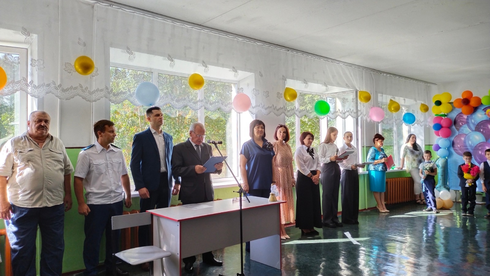 Первый звонок дал старт новому  учебному году в Комаричском районе