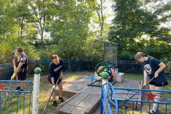 Среди учреждений культуры Комаричского района стартовала акция «Помоги памятнику!»