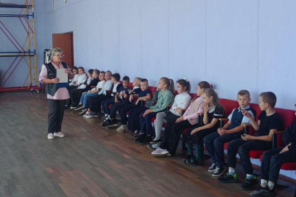 В Комаричском доме культуры провели конкурсно-игровую программу «Осенний листопад»