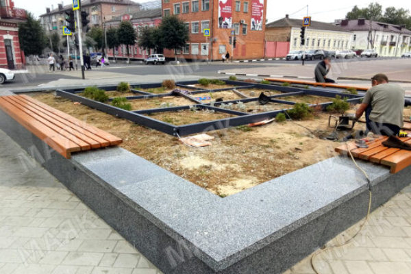 На главной площади Новозыбкова Брянской области продолжается благоустройство