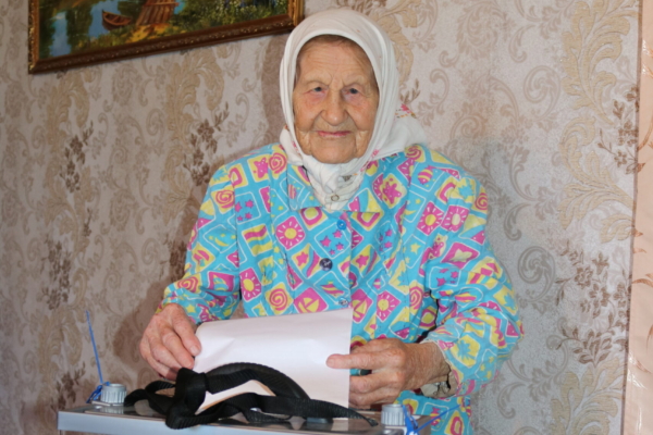 101-летняя жительница Комаричского района проголосовала на дому