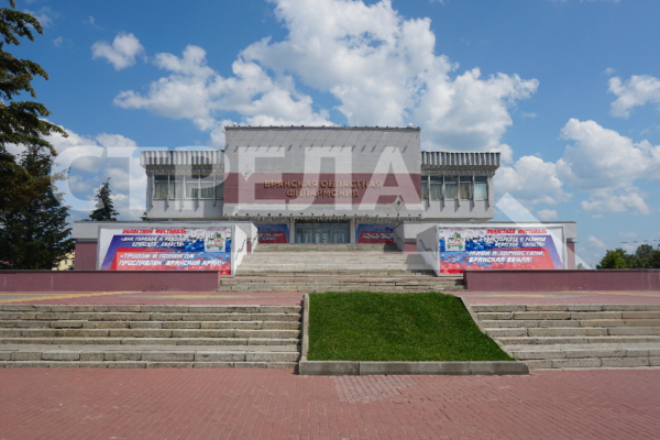 Жителям Брянщины представят концертное шоу «Баллада о своих. Стихи войны и мира» (12+)