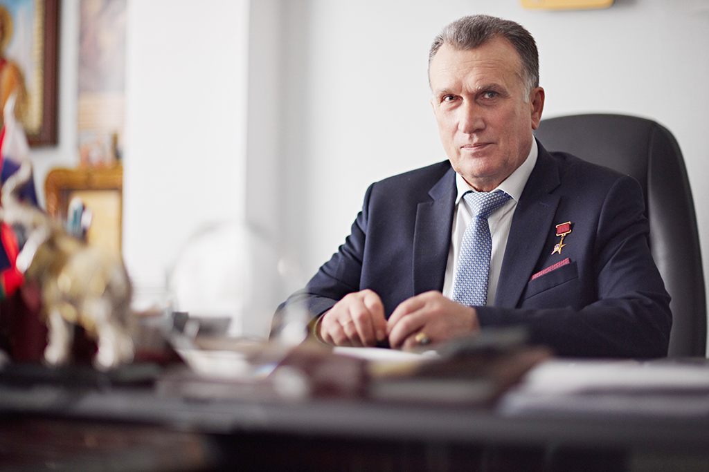 Депутат Брянской областной Думы Михаил Кабанов выразил слова благодарности комаричанам за поддержку