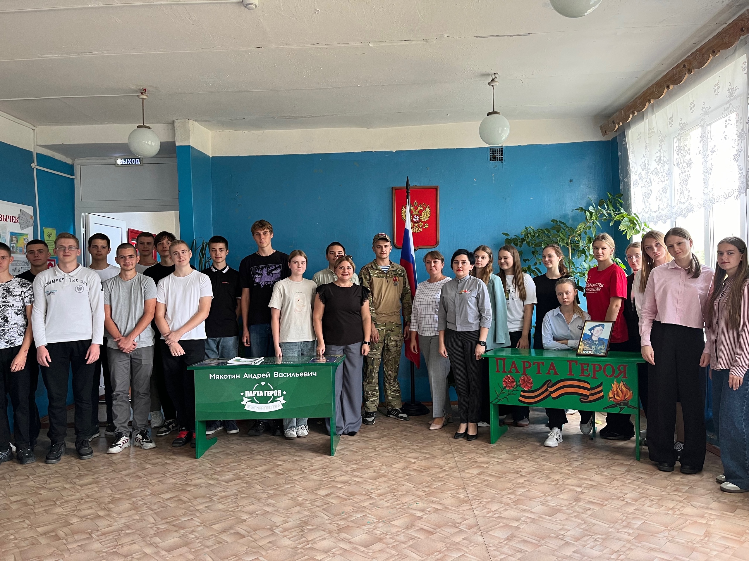 Комаричские школьники встретились с участником боевых действий