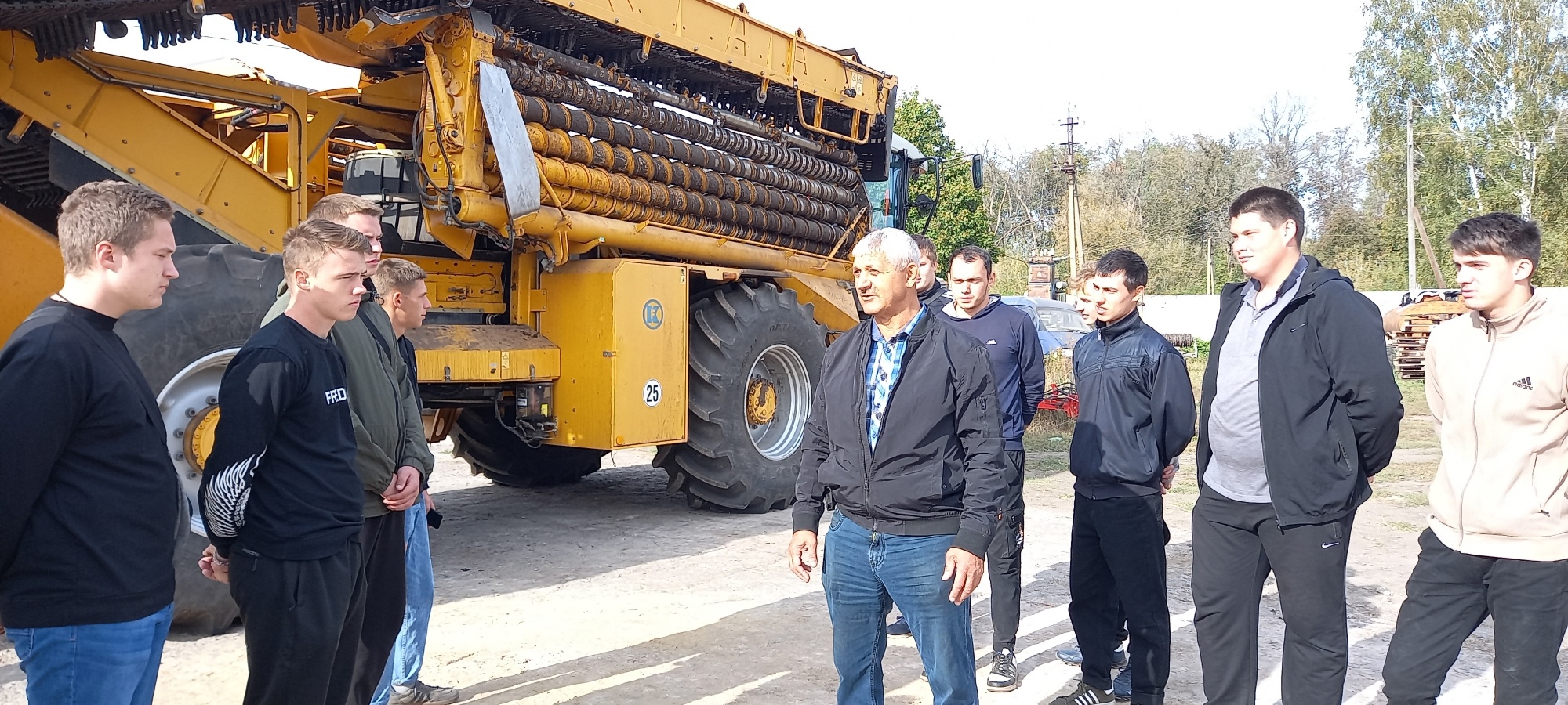 Студенты Комаричского техникума побывали на экскурсии в КФХ «Шохин»