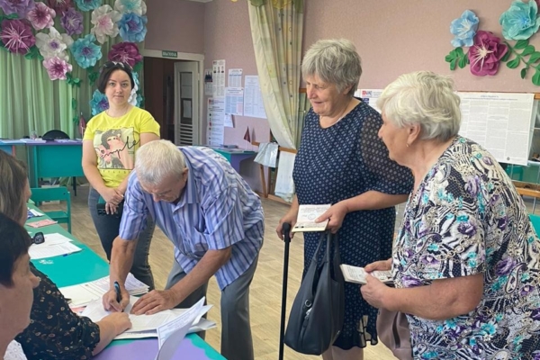 Активно участвует в голосовании  старшее поколение Комаричского района