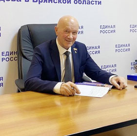 Депутат Брянской облдумы Владимир Пронин выразил слова благодарности комаричанам за поддержку