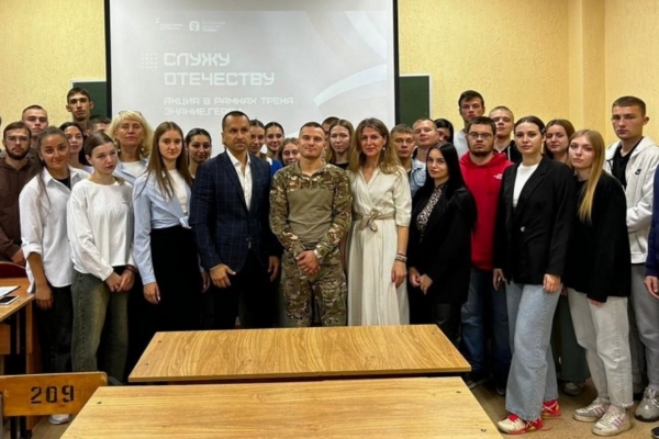 Брянские студенты встретились с героем спецоперации Богданом Шаровариным