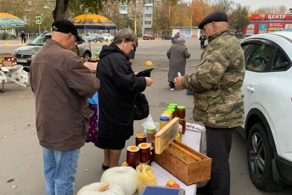 Комаричане в очередной раз приняли участие в Ярмарке выходного дня в Брянске