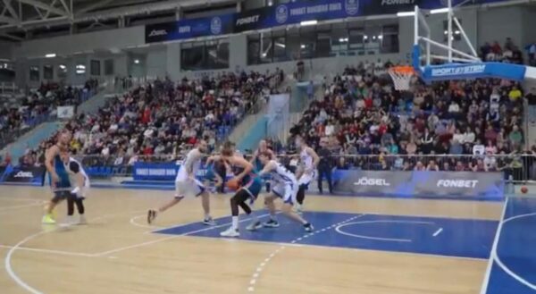 Более 3 тысяч болельщиков создали атмосферу победы на матче брянской «Десны»