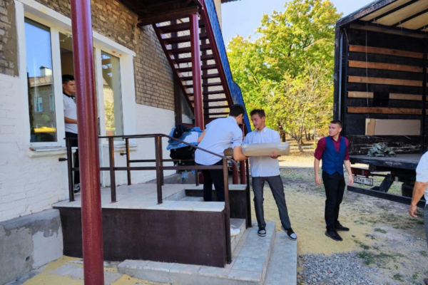 Брянская область передала детскому саду Брянки мебель