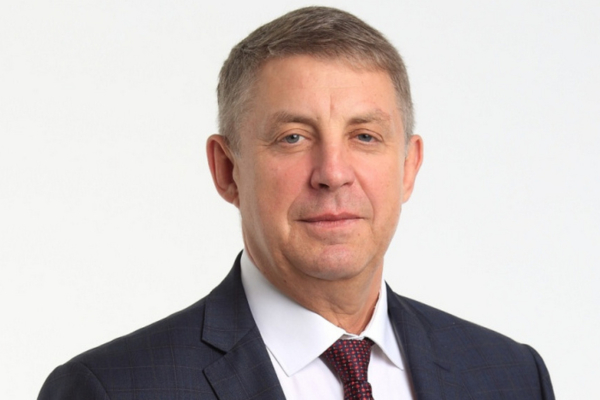 Губернатор Александр Богомаз поздравил сотрудников и ветеранов автомобильного и городского пассажирского транспорта