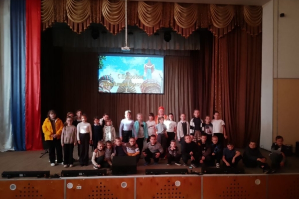 В Комаричском районном доме культуры прошло мероприятие «Защити нас, покров Богородицы»