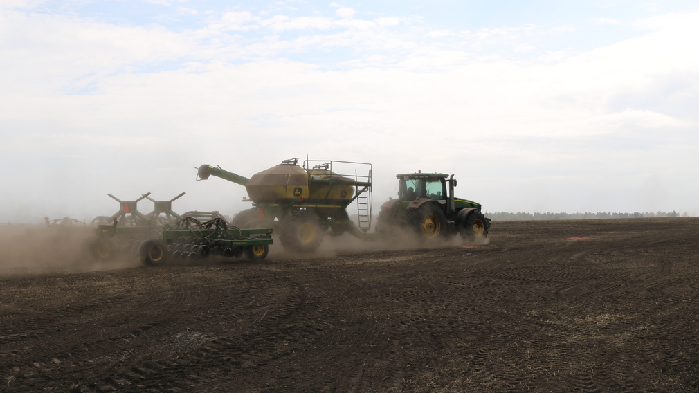 В Комаричском районе завершили сев озимых