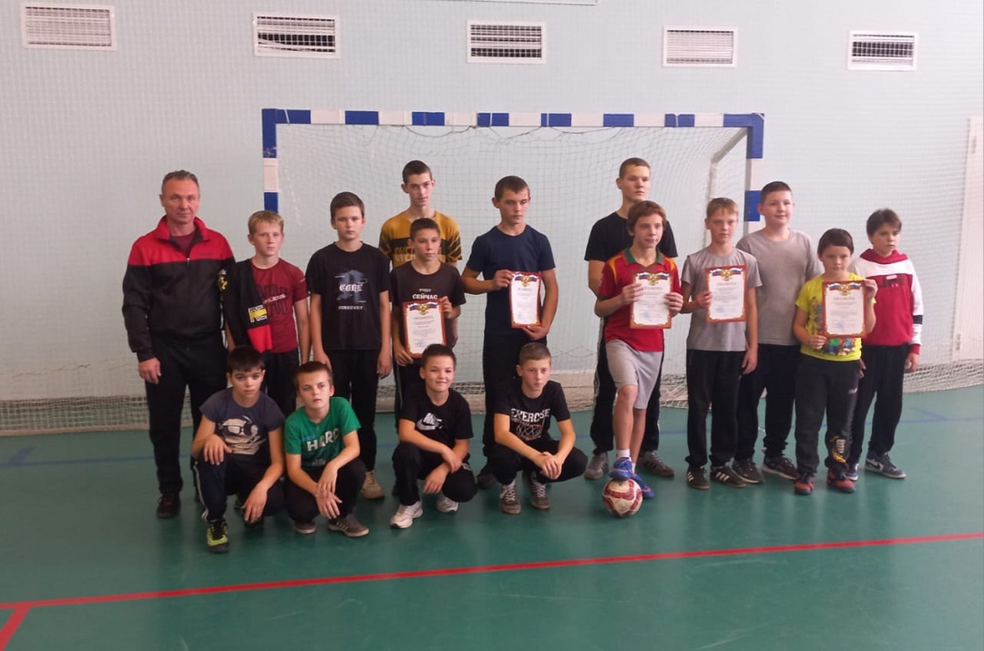 В Комаричском ФОКе проведены районные соревнования по мини-футболу