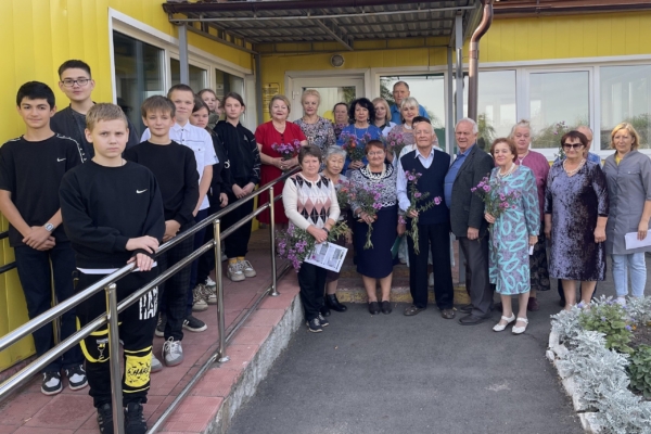 В Комаричском Комплексном центре социального обслуживания населения состоялась праздничная программа «День добра и уважения»