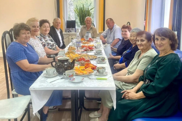 В Комаричском комплексном центре социального обслуживания населения прошло мероприятие «Всегда мы молоды душой