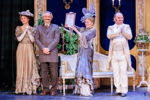 Губернатор Богомаз поблагодарил труппу МХАТа за гастроли в Брянске