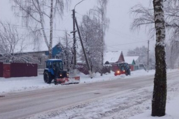 В районах Брянщины коммунальщики и дорожники ликвидируют последствия снегопада