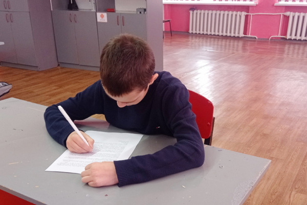 Сын гордится своим отцом, ему так хочется, чтобы и папа гордился им…