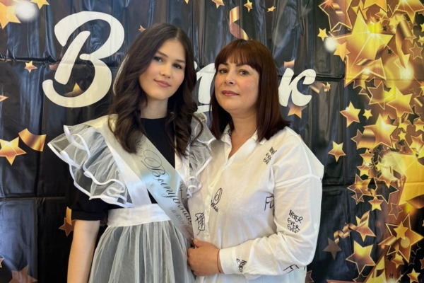 Ученики Комаричской средней школы №2 рассказали о своих любимых мамах