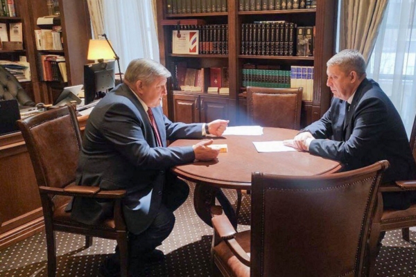 Губернатор Александр Богомаз провел рабочую встречу с Николаем Овсиенко