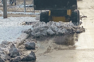 В Комаричском районе  снегоуборочная техника борется  с последствиями стихии