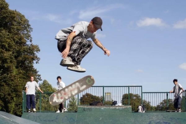 В Комаричах началось строительство скейт-парка