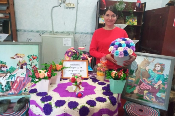 В Радогощском сельском клубе прошла выставка  «Прекрасных рук творенье»