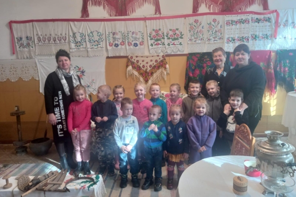 В Лопандинском сельском доме культуры провели экскурсию «Знакомство с предметами старины»