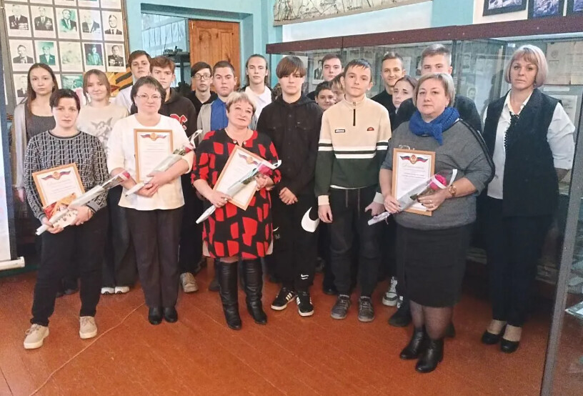 В Комаричском краеведческом музее прошло праздничное мероприятие «Родней чем мама — человека нет!», посвященное Дню матери