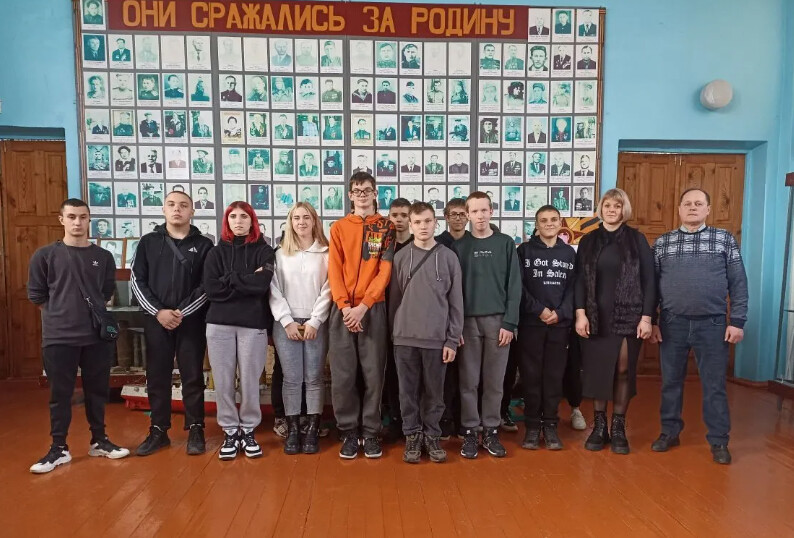 В Комаричском краеведческом музее сотрудники провели обзорную экскурсию для студентов первого курса Комаричского механико-технологического техникума