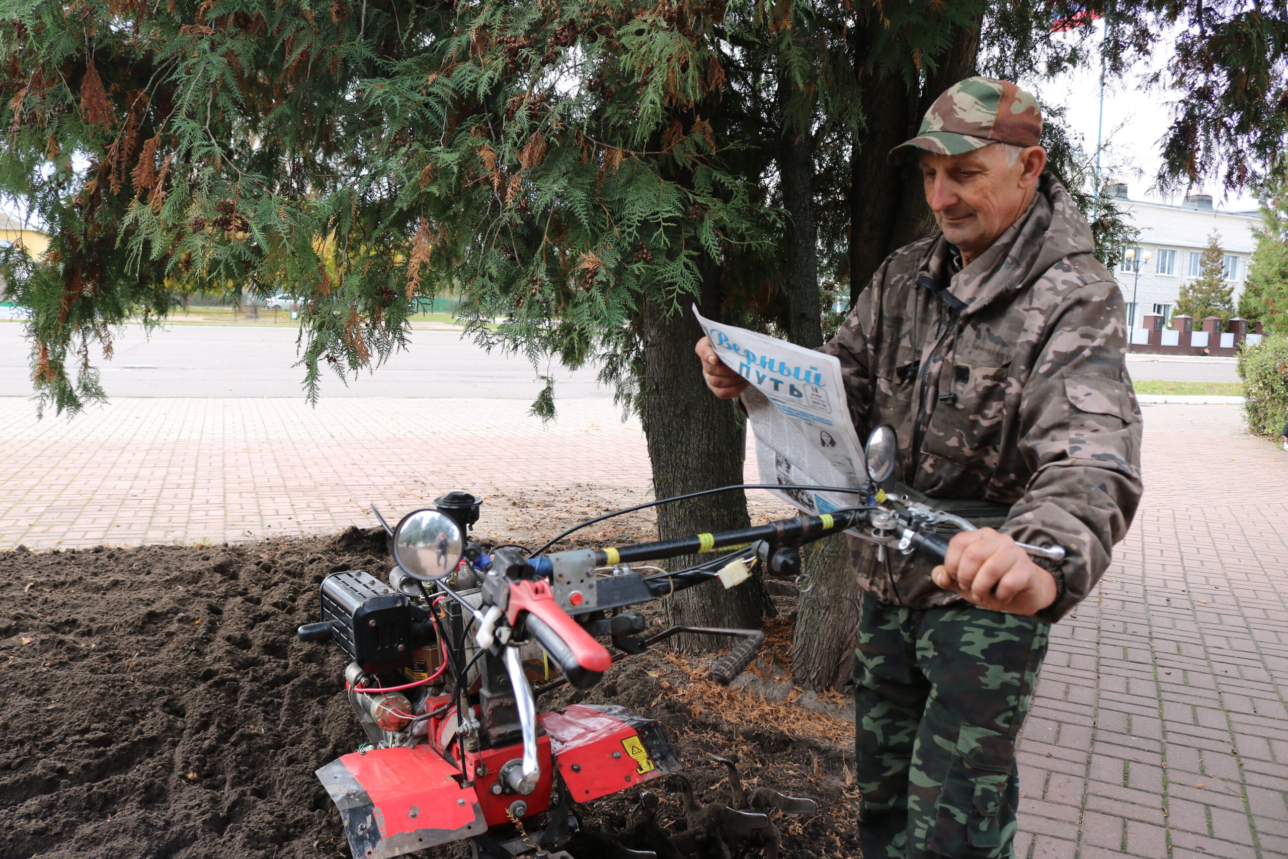Уважаемые жители Комаричского района, напоминаем, что продолжается подписка на 1 полугодие 2025 года на районную газету «Верный путь»