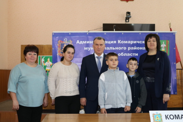 Депутат Брянской областной Думы Михаил Афанасьевич Кабанов встретился с пострадавшей о пожара семьей