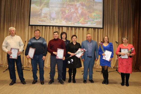 Врио главы администрации Комаричского  района  Светлана Николаевна Олешко отметила, что успехи района основаны на неустанном труде селян