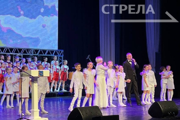 В Брянске проходит праздничный концерт, посвященный Дню матери