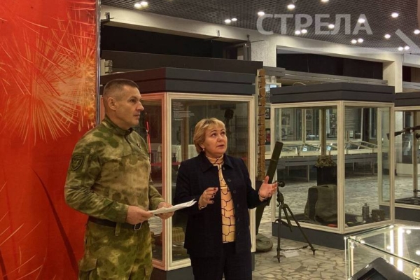 Герой Российской Федерации Андрей Фроленков передал в Брянский краеведческий музей уникальный архивный материал