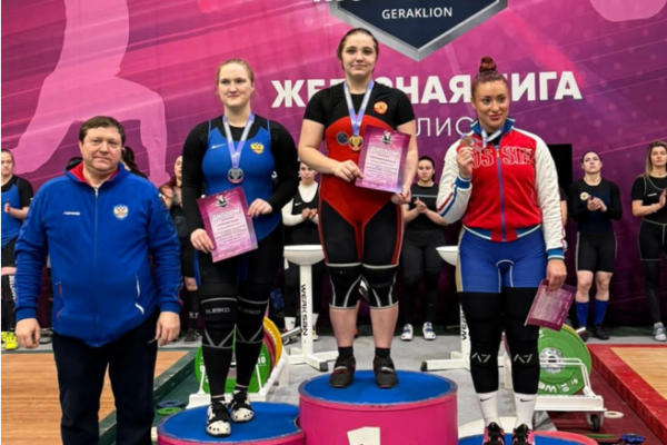 Брянская спортсменка завоевала золото на турнире по тяжёлой атлетике