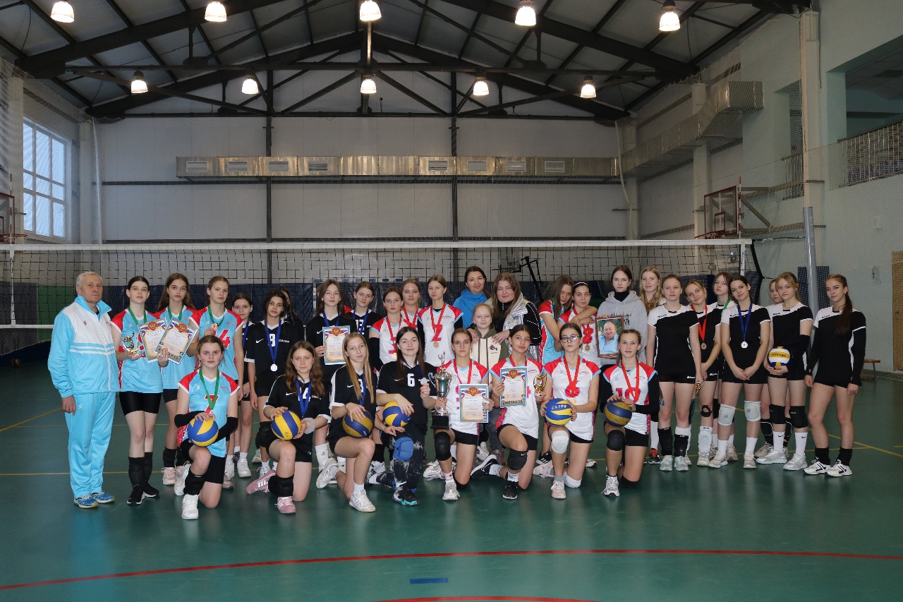 В Комаричском ФОке состоялся межрайонный волейбольный турнир