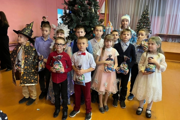 Администрация Комаричского муниципального выражает огромную благодарность за подарки для детей Комаричского района