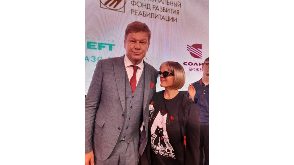 В конкурсе искусств «Особые таланты» победила брянская незрячая певица Карина Жакова