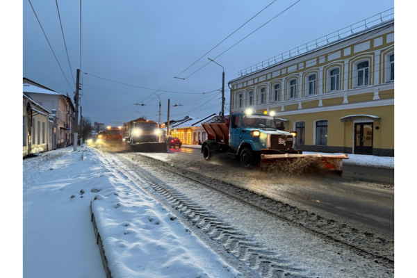 В Брянске с последствиями снегопада борются 44 единицы дорожной техники