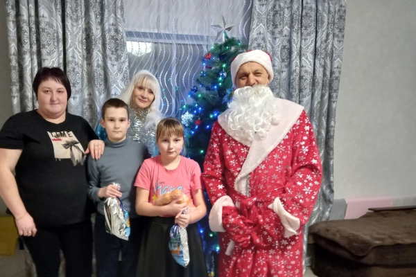 Педагоги Комаричского механико-технологического техникума провели акцию «Дети верят в чудеса»