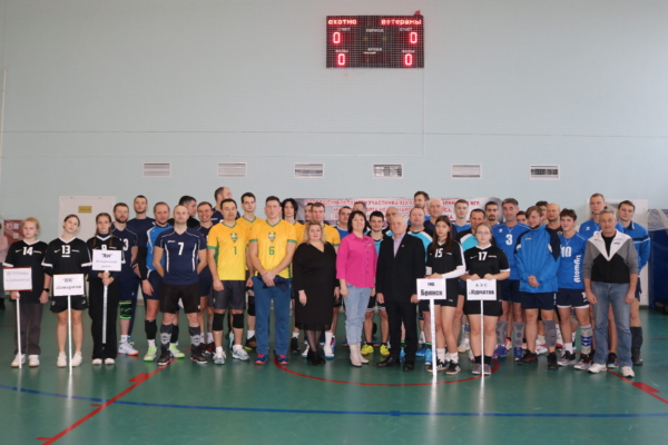 В Комаричском ФОКе прошел областной турнир по волейболу  памяти Е.П. Синяева