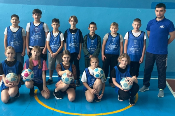 Проект «Футбол в школе» стал важной частью спортивного пространства Комаричской школы №1