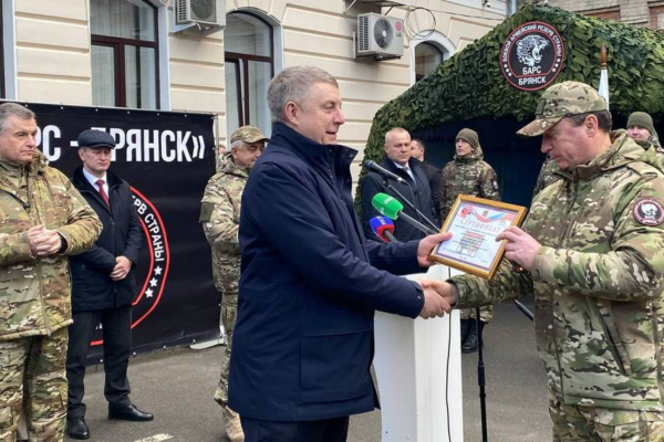 БАРС-Брянск передали новые автомобили, сертификат на 100 радиостанций и дизельные генераторы