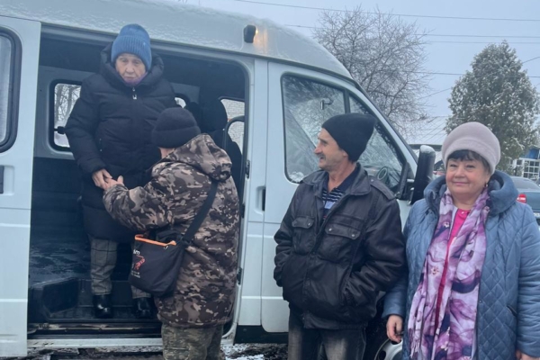 В Комаричском районе пенсионеров доставляют в больницу для прохождения диспансеризации