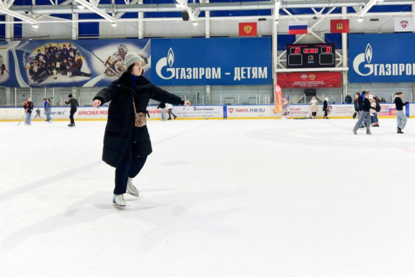 Для брянских студентов проводят массовые катания на льду